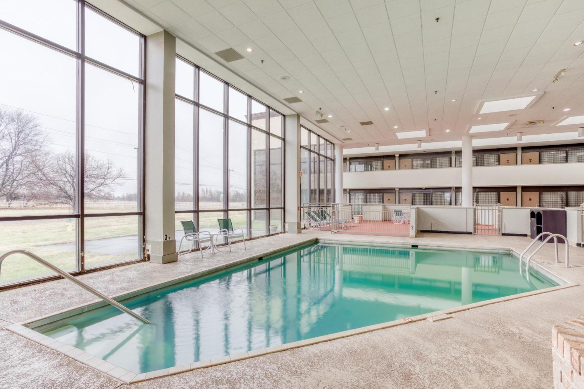 Oyo Townhouse Owensboro West Hotel Buitenkant foto